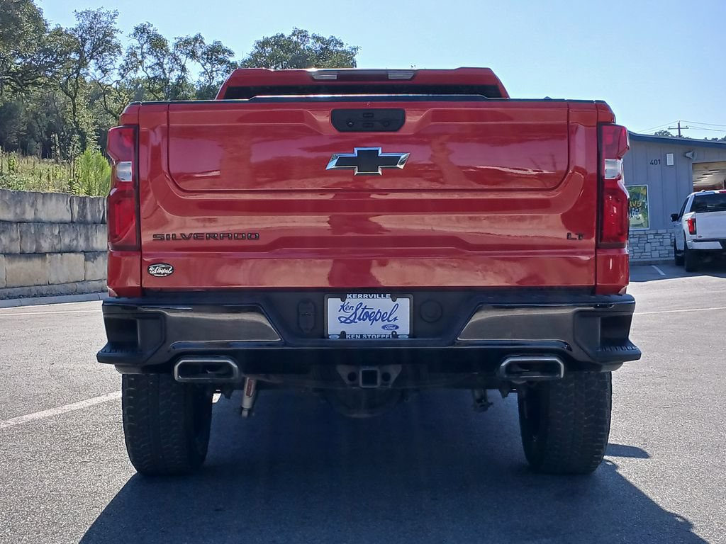 Used 2024 Chevrolet Silverado 1500 LT Trail Boss w/ LPO, Dark Essentials Package AWD/4WD image 4