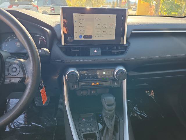 Used 2025 Toyota RAV4 LE AWD/4WD image 26