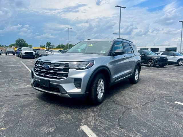 Certified 2025 Ford Explorer Active AWD/4WD image 4