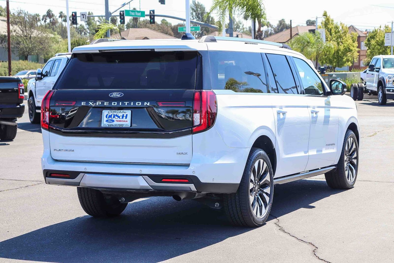 Certified 2025 Ford Expedition Max Platinum w/ Driver's Package AWD/4WD image 4
