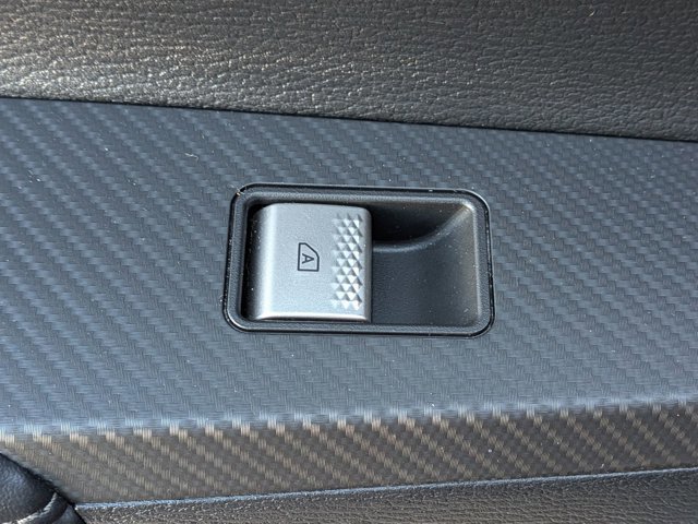 Used 2023 Mitsubishi Outlander SE image 30