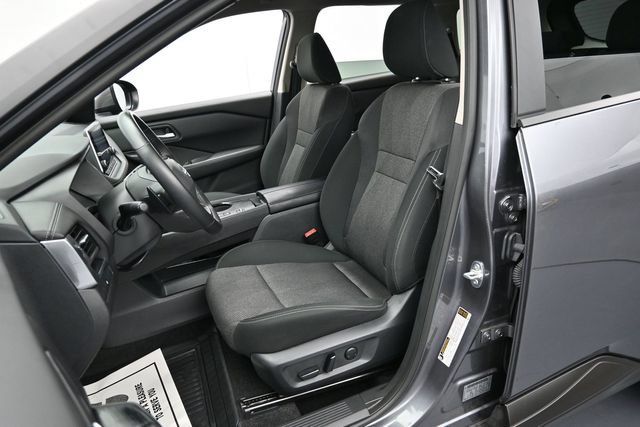 Used 2025 Nissan Rogue SV FWD image 11
