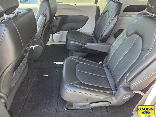 Used 2024 Chrysler Pacifica Touring-L FWD image 13