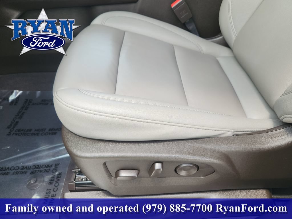 Used 2025 Chevrolet Suburban Z71 w/ Comfort Package AWD/4WD image 17
