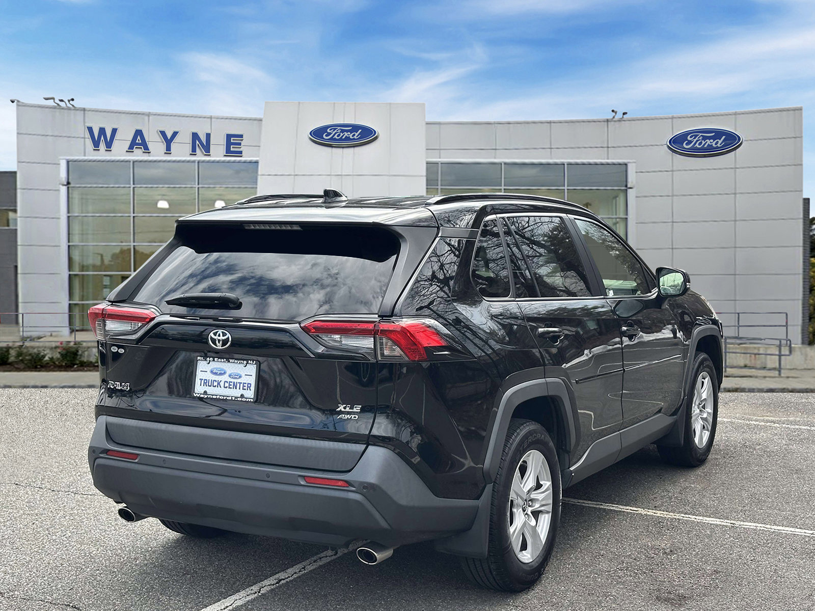 Used 2019 Toyota RAV4 XLE image 4