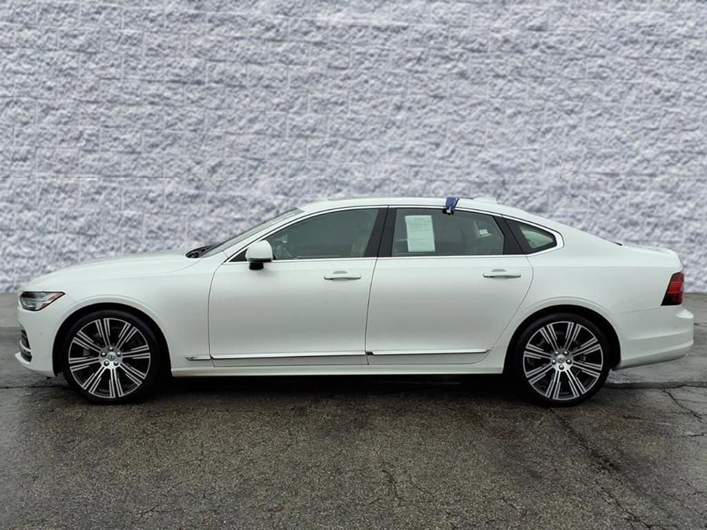 Used 2022 Volvo S90 B6 Inscription w/ Advanced Package image 2