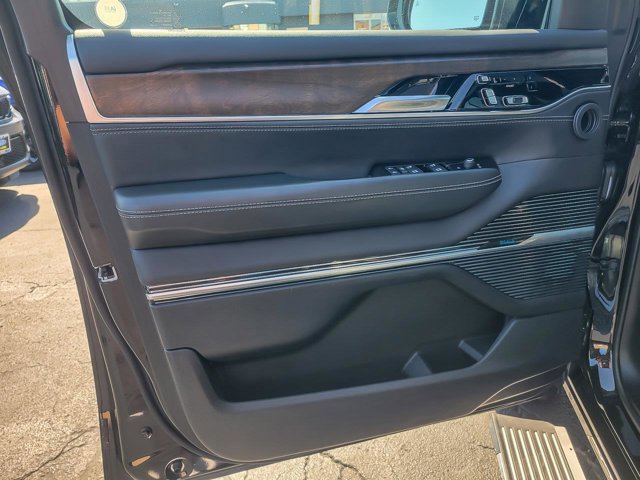 Used 2023 Jeep Grand Wagoneer 4WD image 27