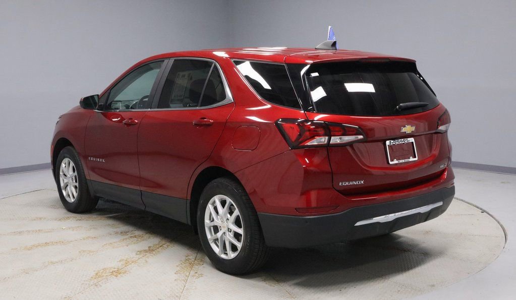 Used 2024 Chevrolet Equinox LT image 3