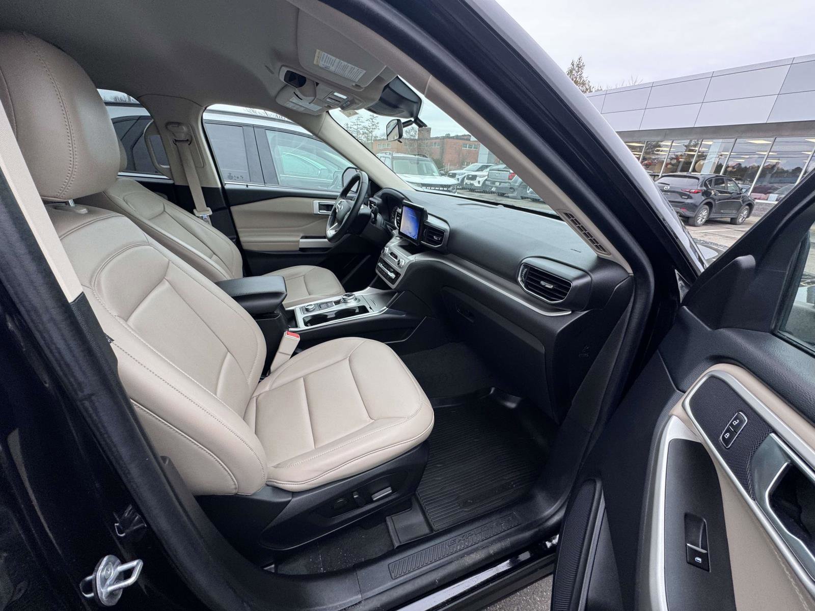 Certified 2022 Ford Explorer XLT w/ Equipment Group 202A image 36