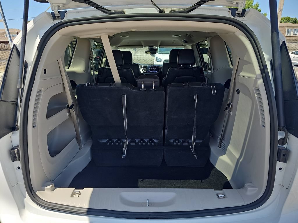 Used 2024 Chrysler Pacifica Touring-L FWD image 12