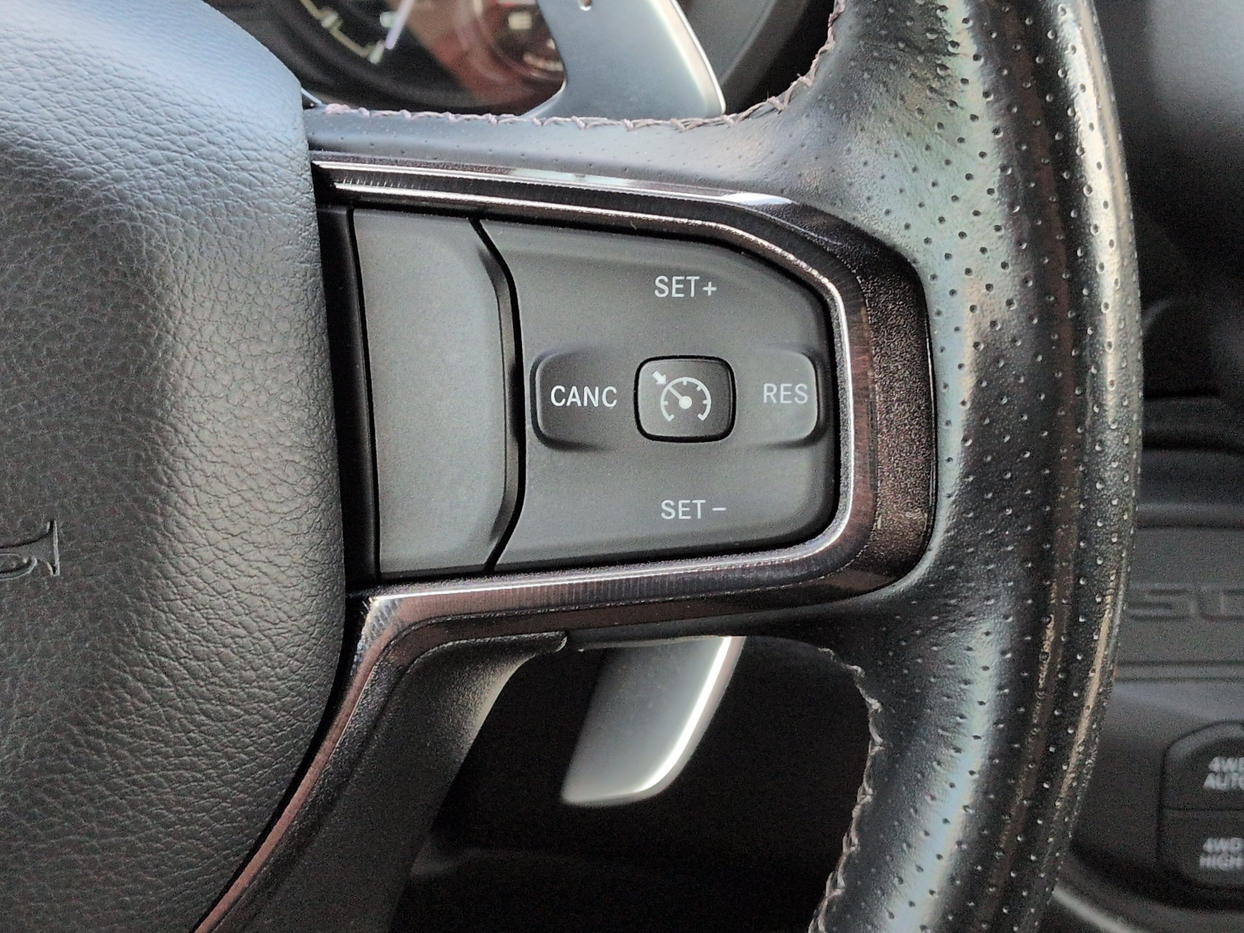 Used 2022 RAM 1500 Laramie AWD/4WD image 25