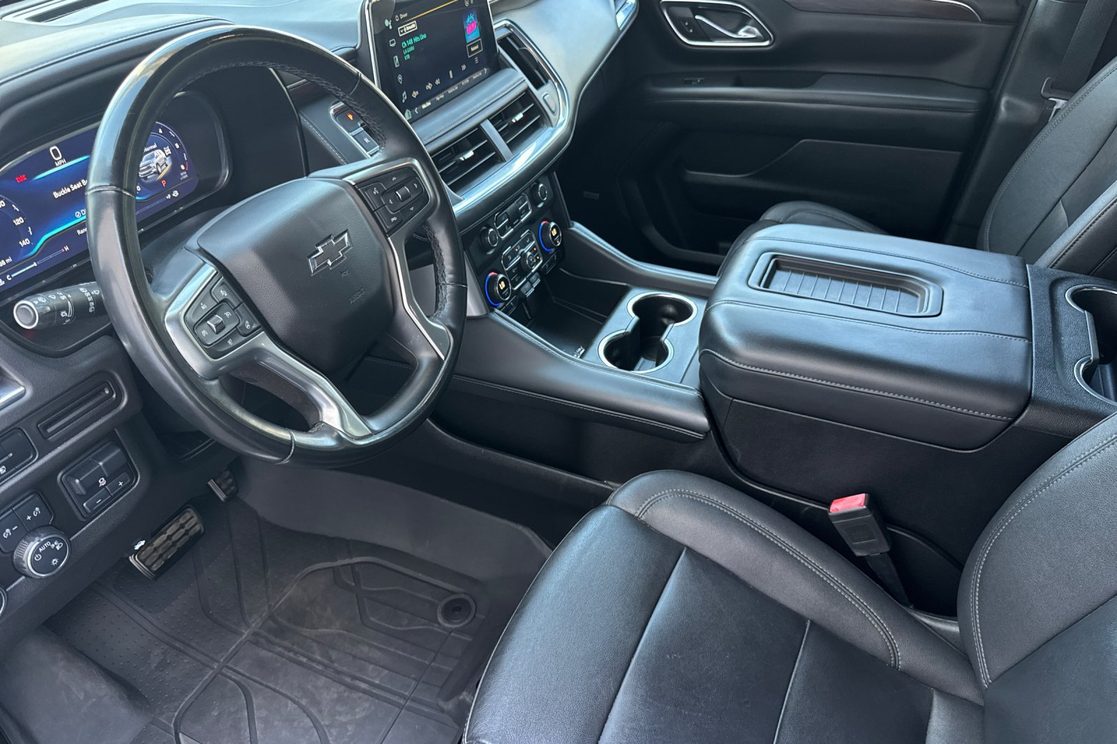 Used 2023 Chevrolet Tahoe Z71 w/ Luxury Package AWD/4WD image 9
