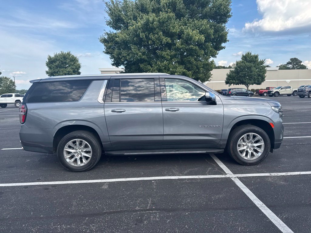 Used 2022 Chevrolet Suburban Premier RWD image 6