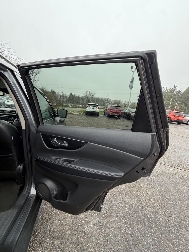 Used 2018 Nissan Rogue SL AWD/4WD image 13