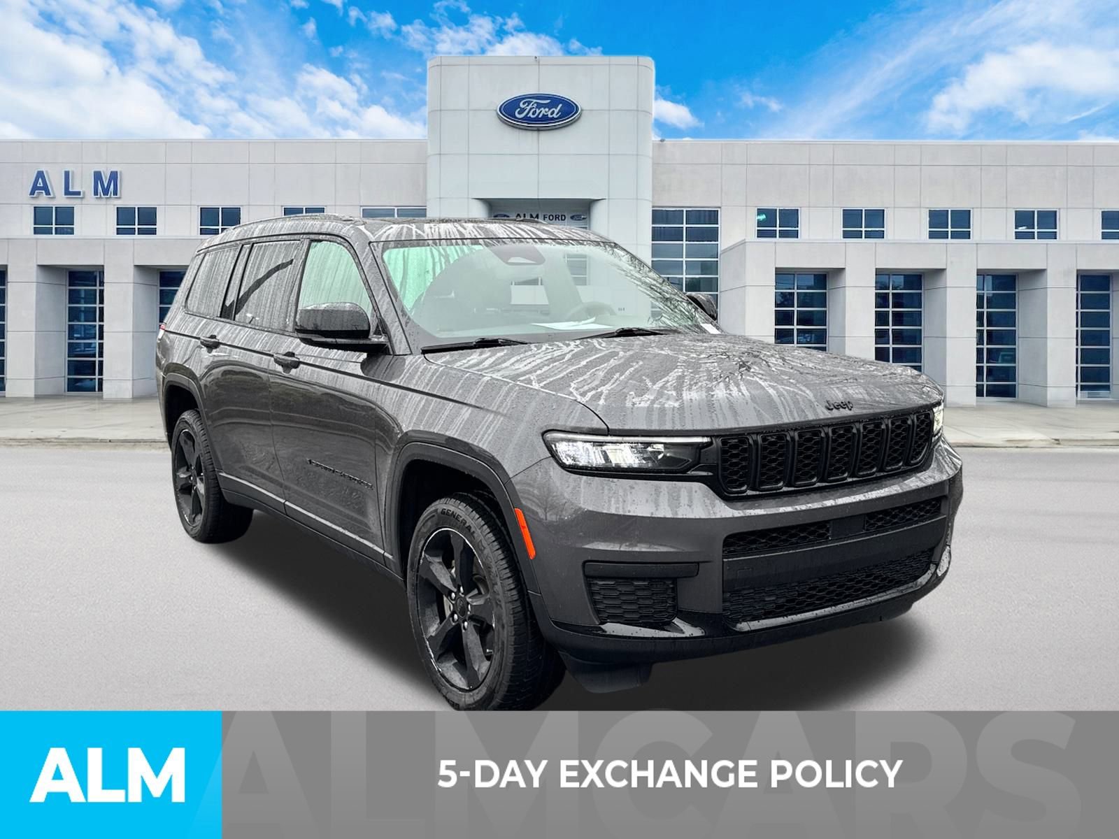 Used 2023 Jeep Grand Cherokee L Laredo image 3