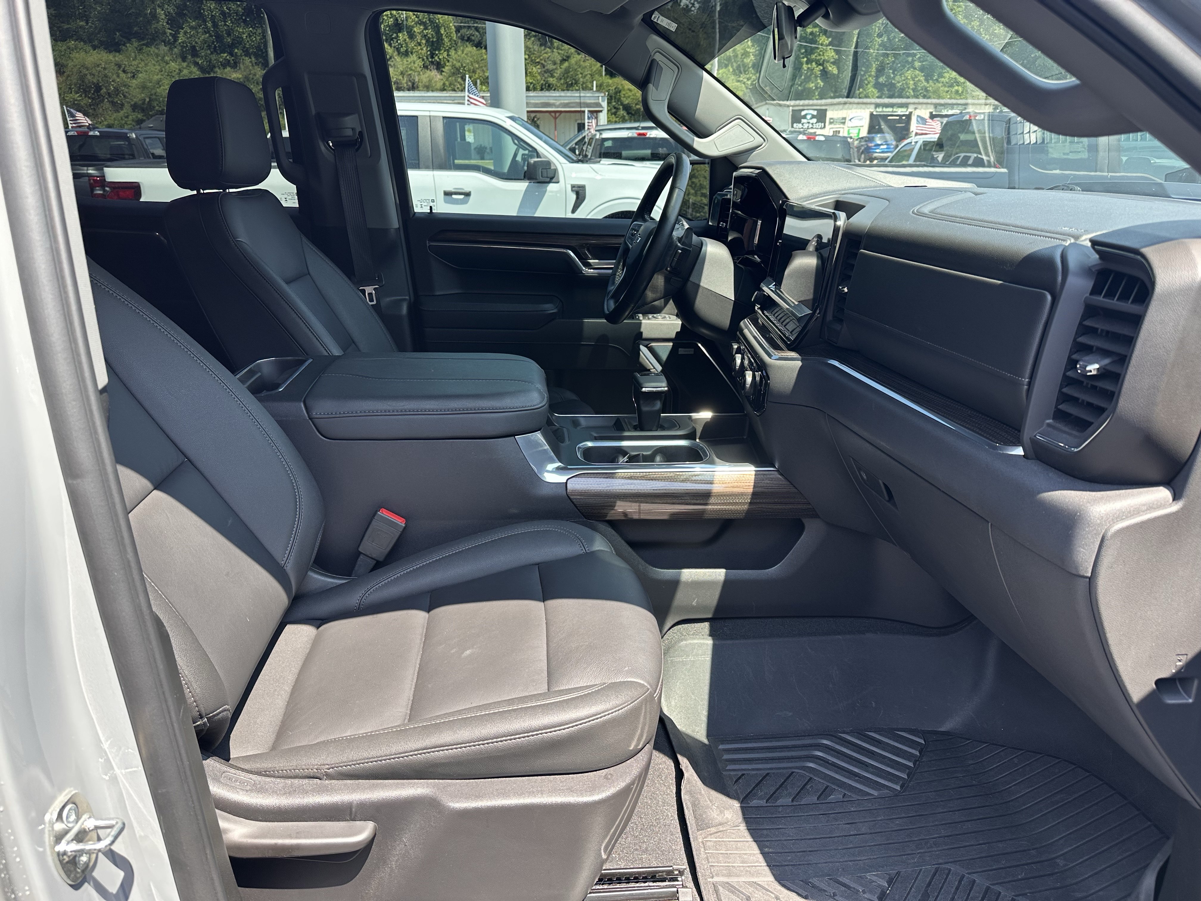 Used 2024 Chevrolet Silverado 1500 LT Trail Boss w/ Convenience Package II AWD/4WD image 14