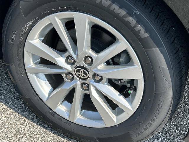 Used 2025 Toyota Camry LE w/ Convenience Package FWD image 12