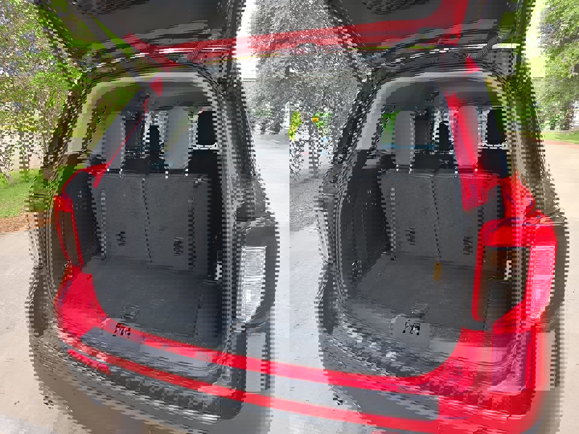 Certified 2022 Ford Explorer XLT w/ Equipment Group 202A image 23