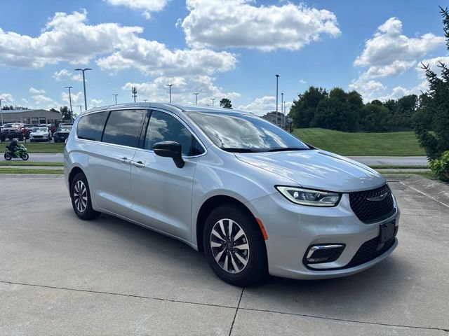 Used 2024 Chrysler Pacifica Limited FWD image 32
