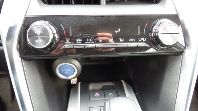 Used 2022 Toyota Venza LE image 15