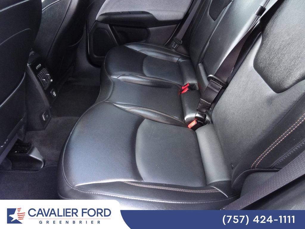 Used 2023 Jeep Compass Latitude w/ Sun and Sound Group AWD/4WD image 8