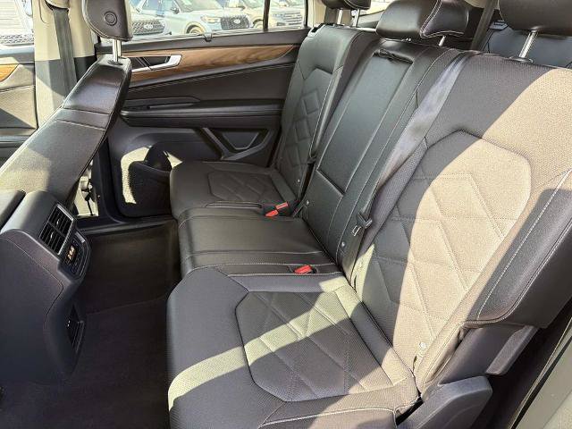 Used 2025 Volkswagen Atlas SE FWD image 11