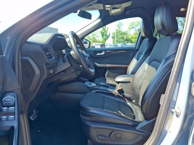 Certified 2024 Ford Escape ST-Line AWD/4WD image 17