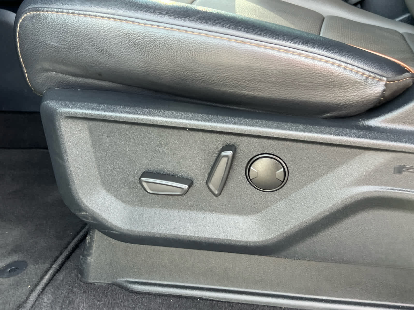 Certified 2025 Ford F150 Lariat w/ FX4 Off-Road Package image 29