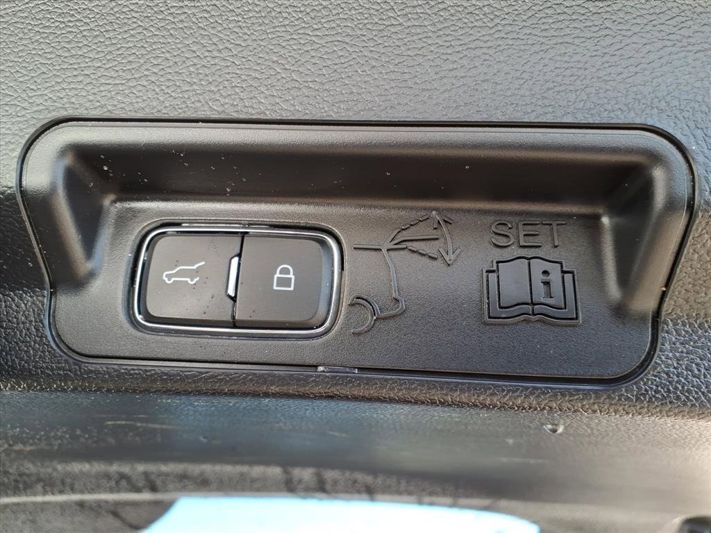 Certified 2022 Ford Explorer XLT w/ Equipment Group 202A image 10