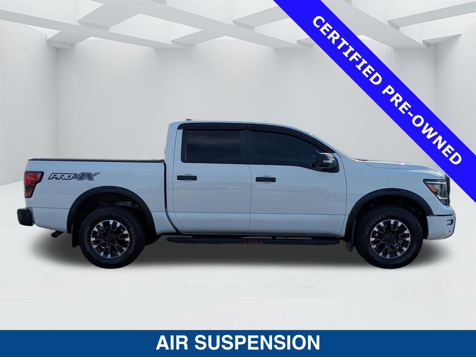 Used 2022 Nissan Titan PRO-4X w/ Pro-4x Convenience Package AWD/4WD image 4