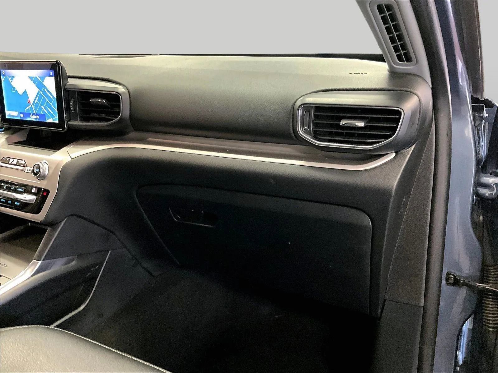 Certified 2021 Ford Explorer XLT w/ Equipment Group 202A image 15