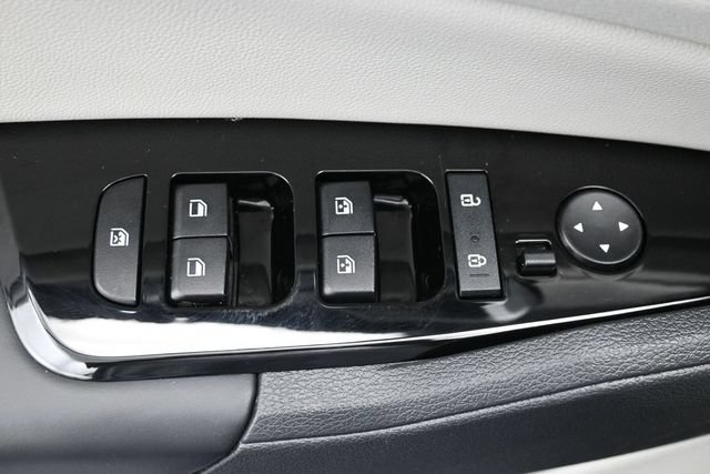 Used 2025 Kia Sportage EX w/ Premium Package FWD image 14