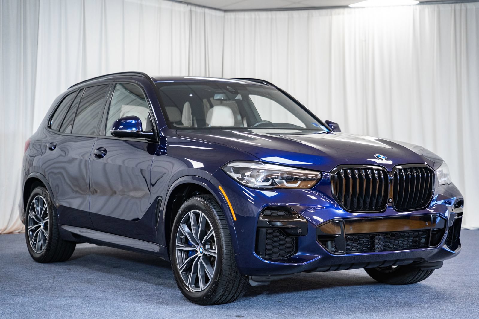 Used 2022 BMW X5 M50i w/ Premium Package AWD/4WD image 1
