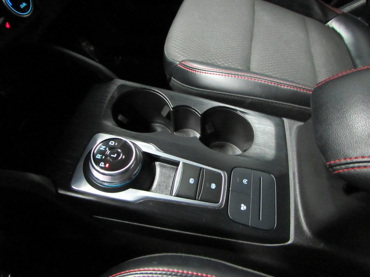 Certified 2025 Ford Escape ST-Line Select AWD/4WD image 32