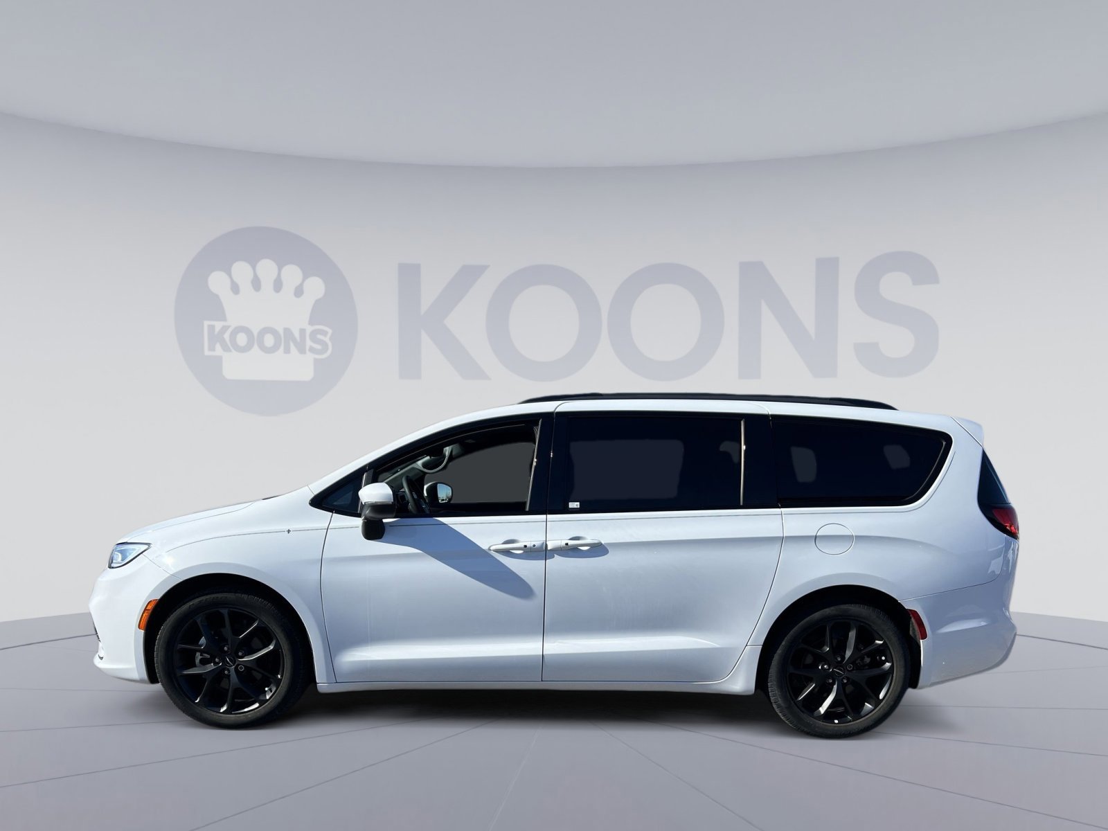 Used 2023 Chrysler Pacifica Touring-L w/ S Appearance Package image 6