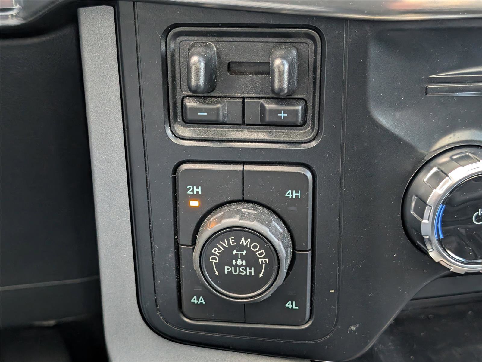 Certified 2023 Ford F150 Lariat w/ Equipment Group 502A High image 26