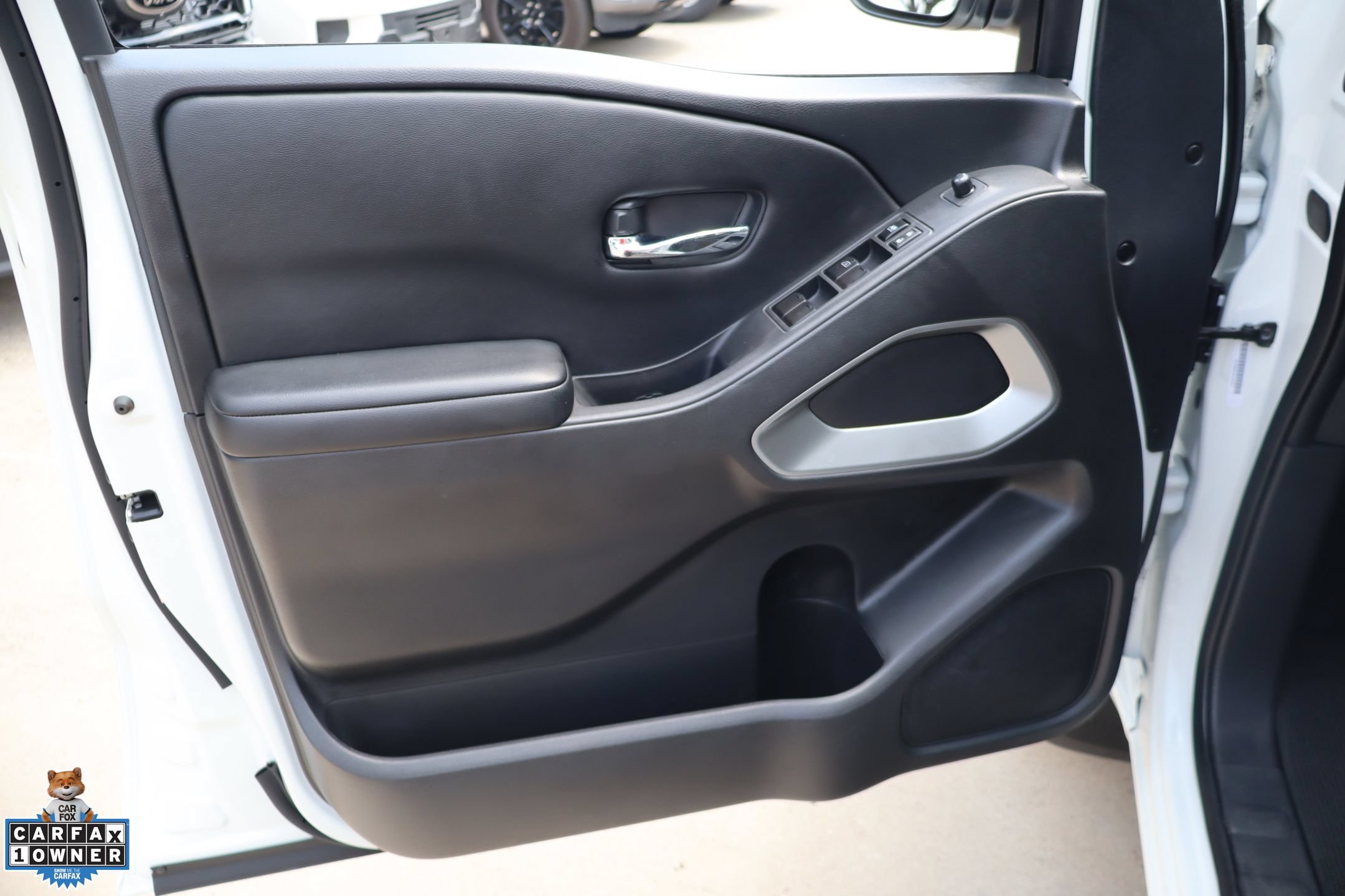 Used 2025 Nissan Frontier SV w/ SV Convenience Package RWD image 12