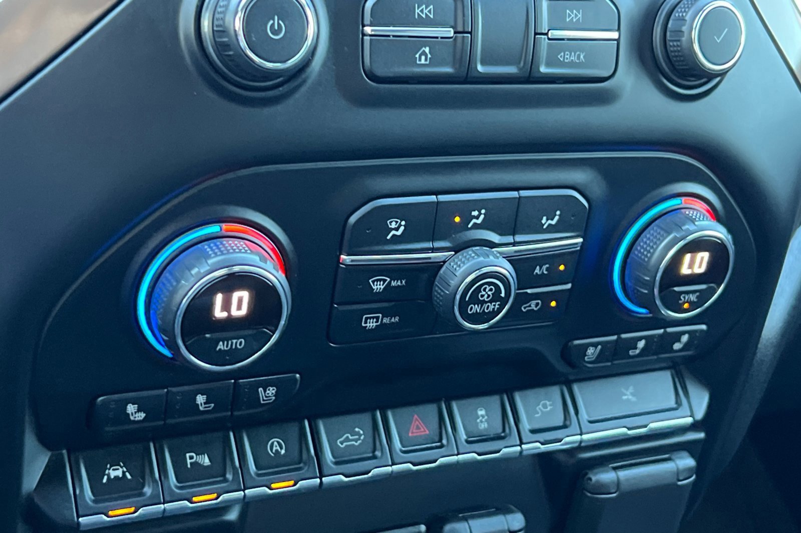 Used 2020 Chevrolet Silverado 1500 High Country w/ Technology Package image 21