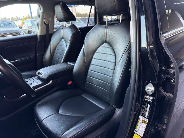 Used 2021 Toyota Highlander XLE AWD/4WD image 20