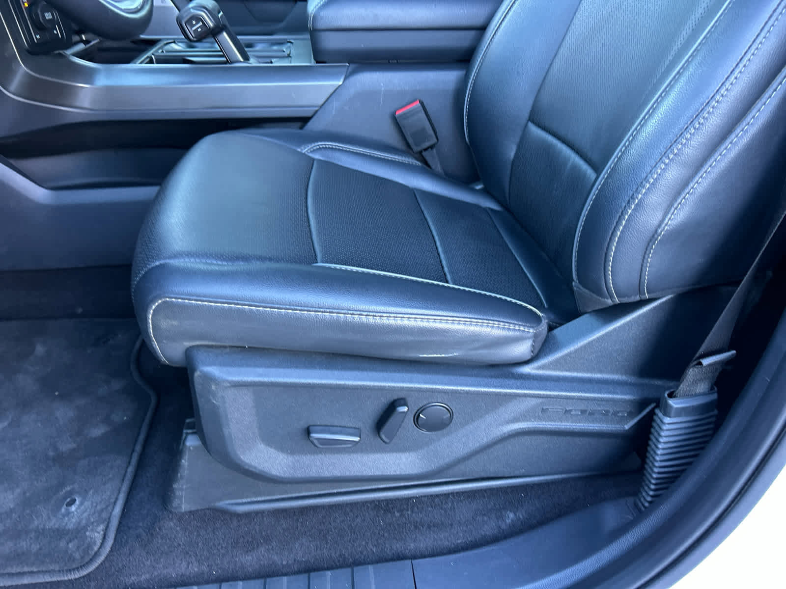 Certified 2025 Ford F150 Lariat image 26