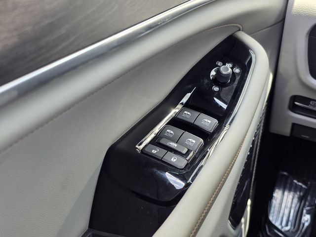Used 2021 Jeep Grand Cherokee L Overland w/ Luxury Tech Group IV AWD/4WD image 19