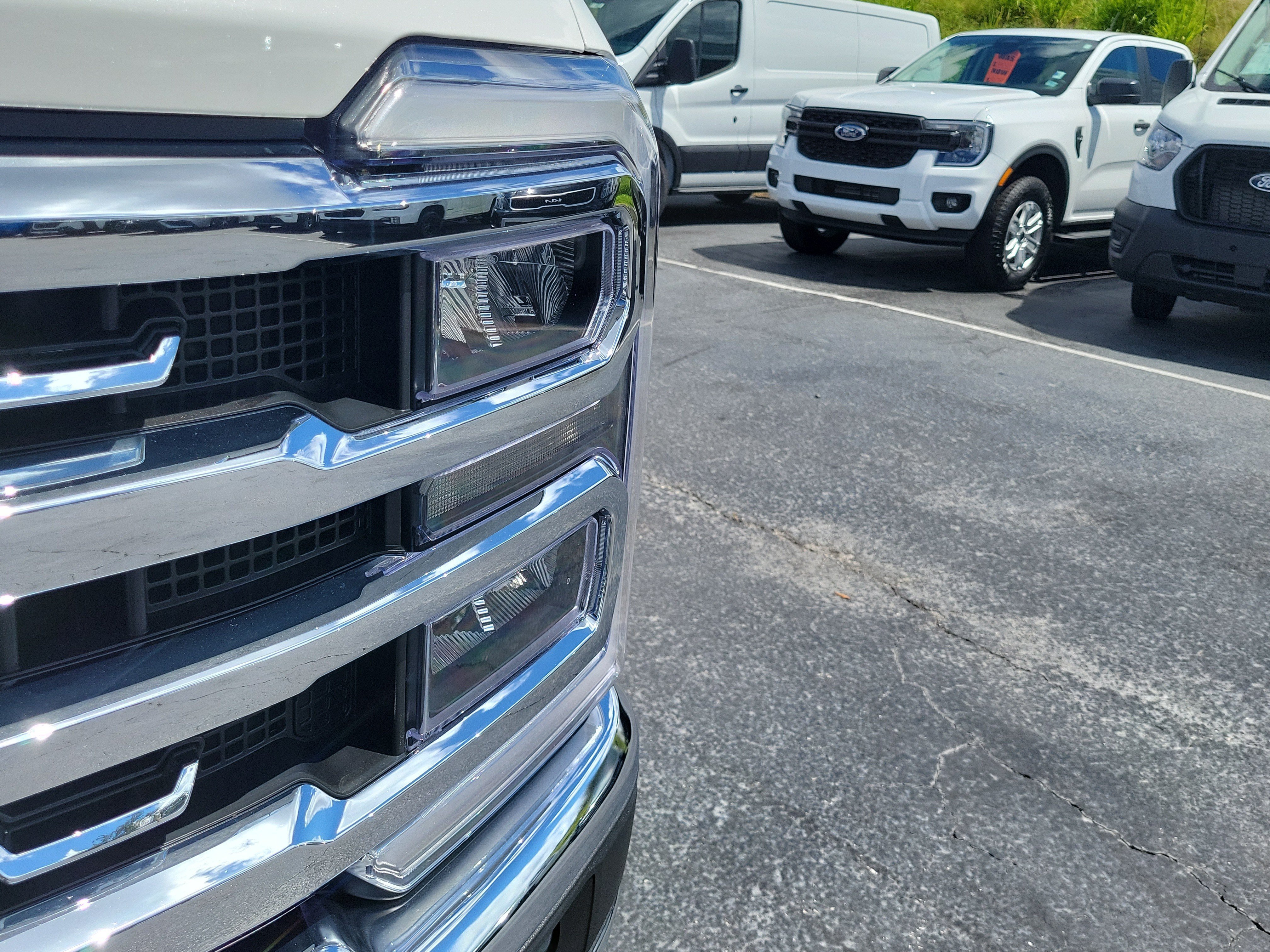 Certified 2025 Ford F250 Lariat w/ Lariat Ultimate Package AWD/4WD image 3