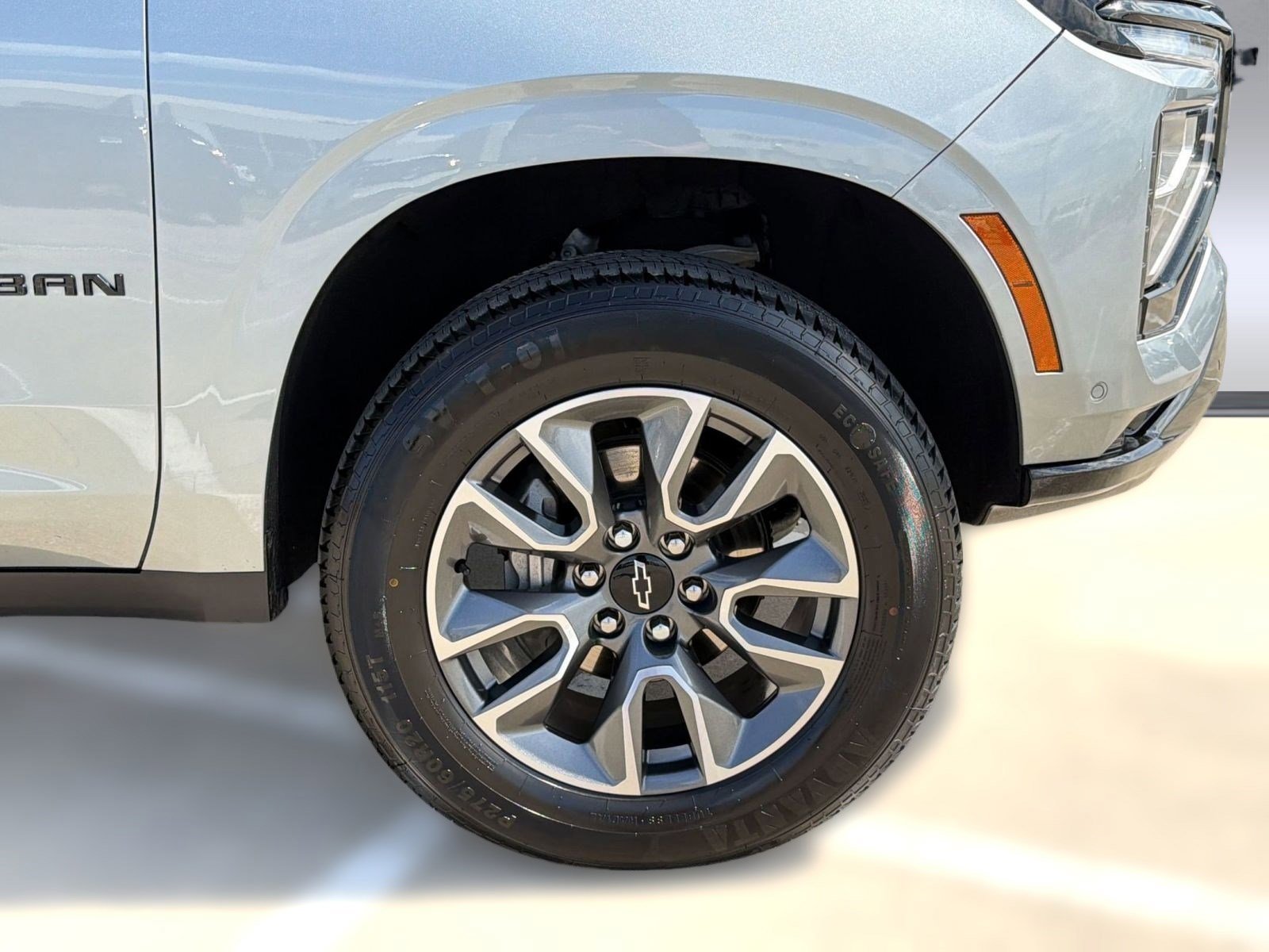 Used 2025 Chevrolet Suburban Z71 image 12