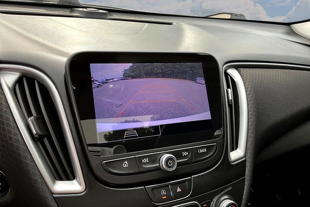 Used 2022 Chevrolet Malibu LT FWD image 16