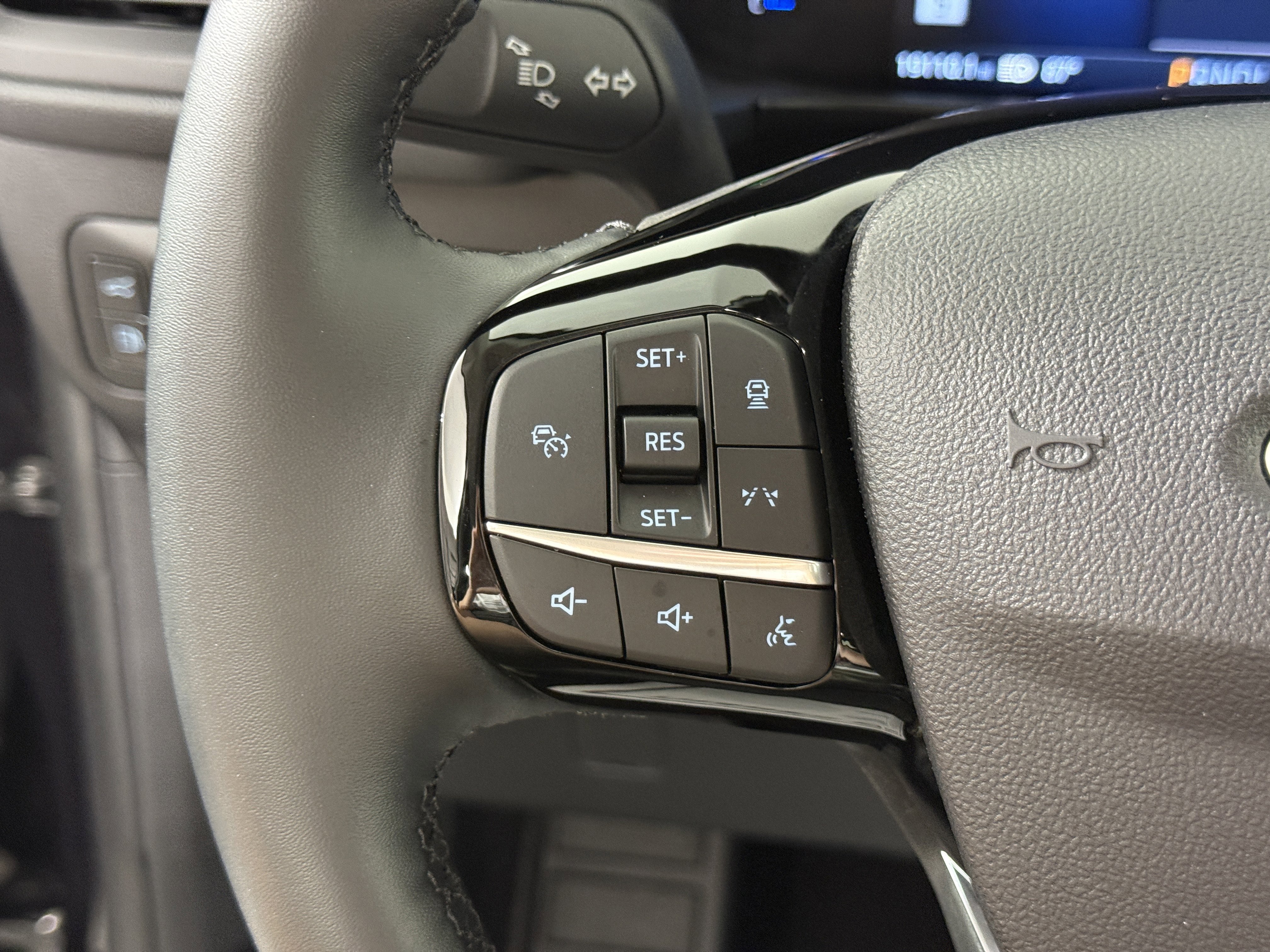 Certified 2025 Ford Escape SE FWD image 23