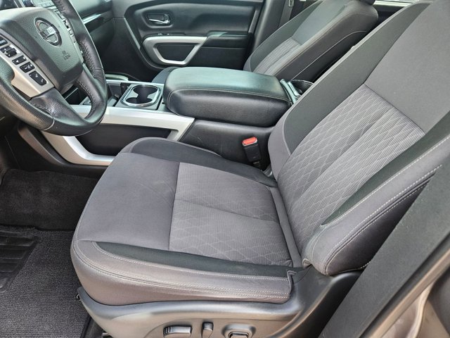 Used 2021 Nissan Titan SV w/ SV Convenience Package image 16