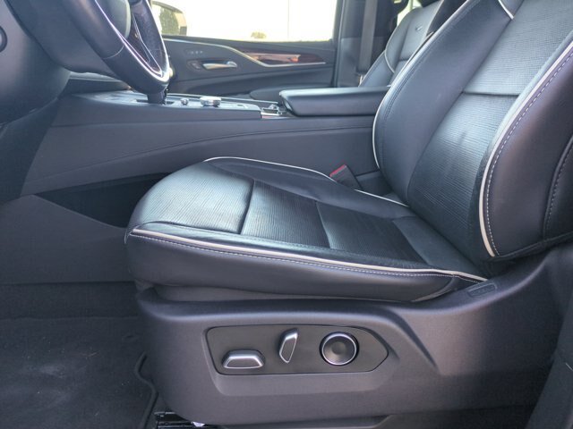 Used 2023 Cadillac Escalade Premium Luxury AWD/4WD image 13