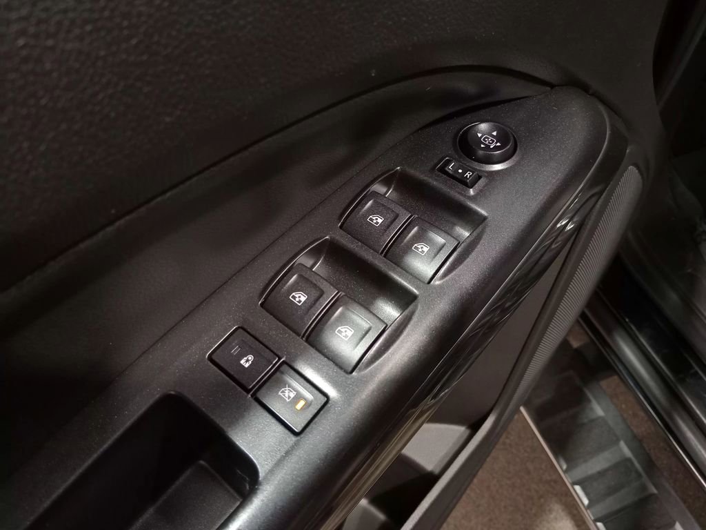 Used 2017 GMC Canyon SLE w/ All Terrain Package AWD/4WD image 18