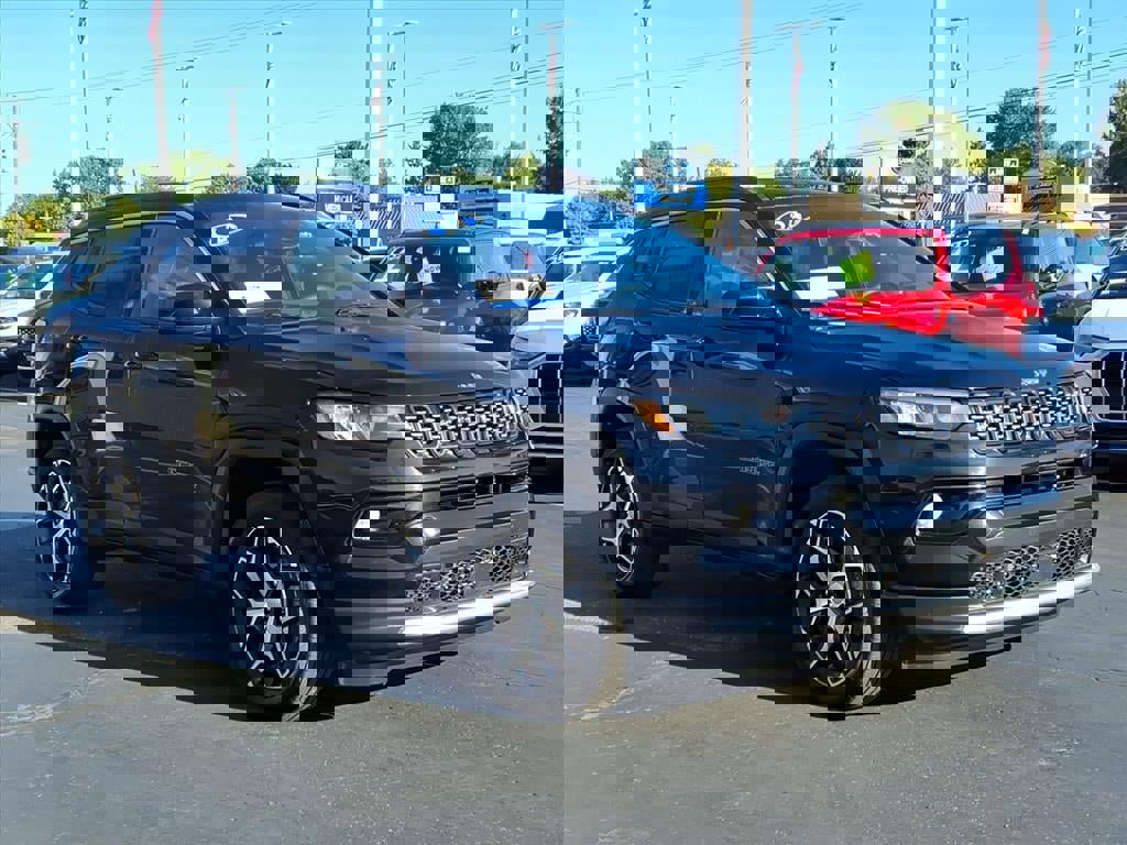 Used 2024 Jeep Compass Limited image 5