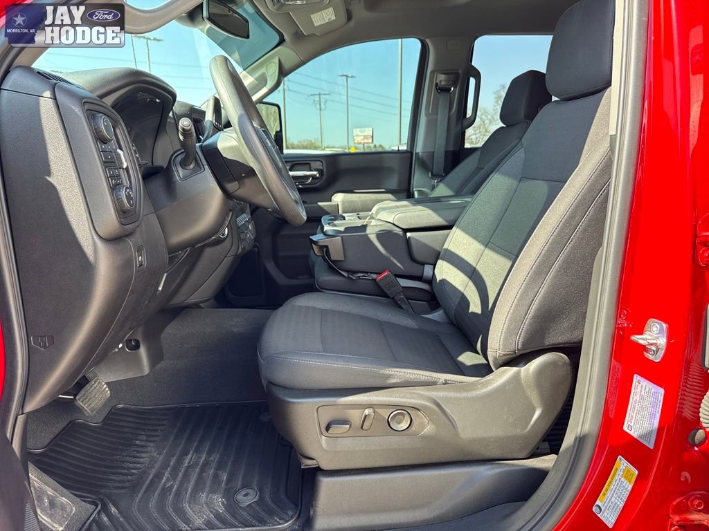 Used 2025 Chevrolet Silverado 2500 Custom w/ Custom Value Package image 10